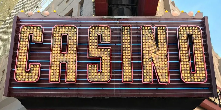 Minsta insättning på svenska casinon – vilka alternativ finns?